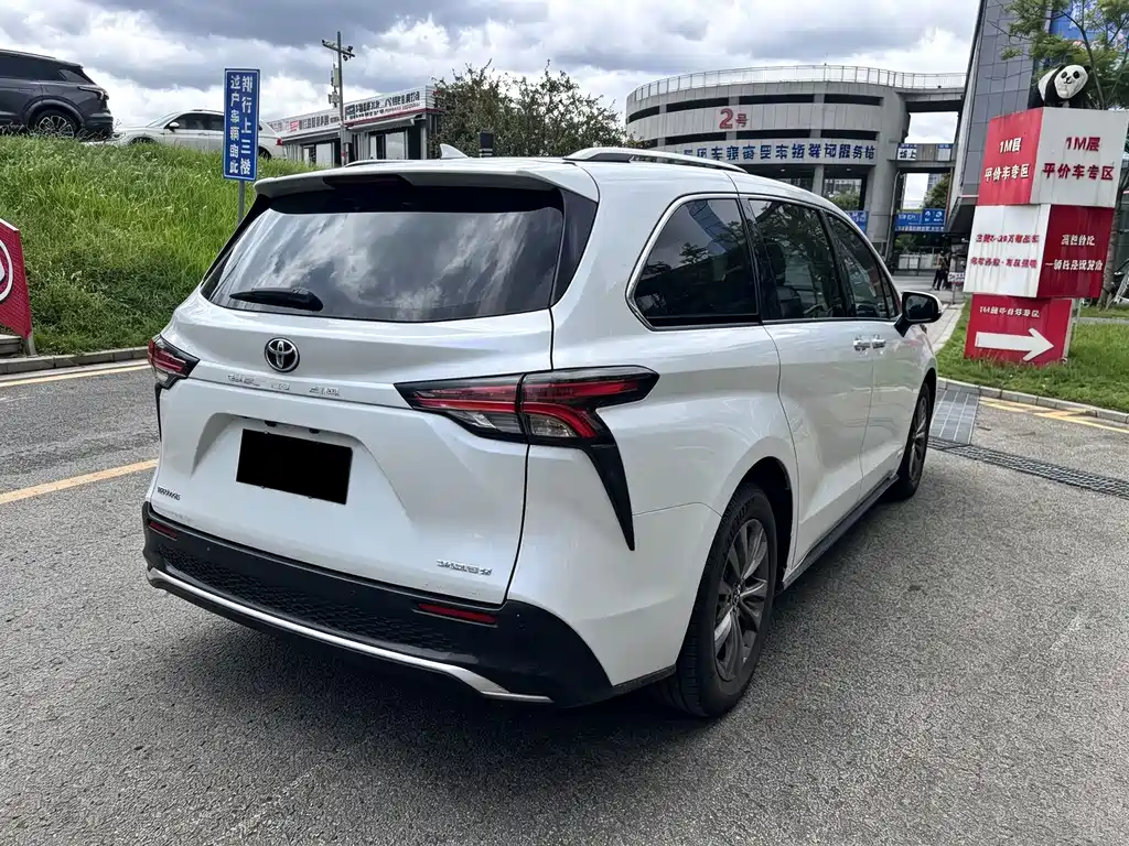 Toyota Sienna — миниатюра 5