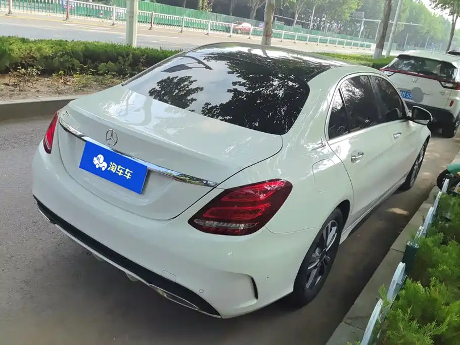 Mercedes-Benz C-Class — миниатюра 3