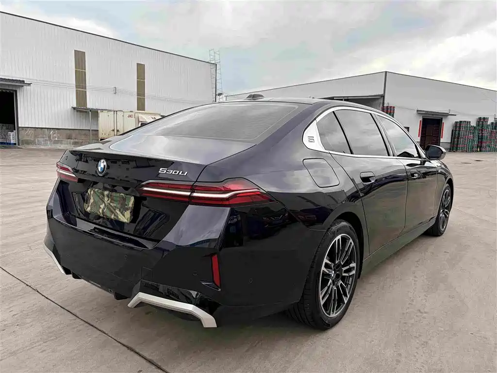 BMW 5 Series — миниатюра 9