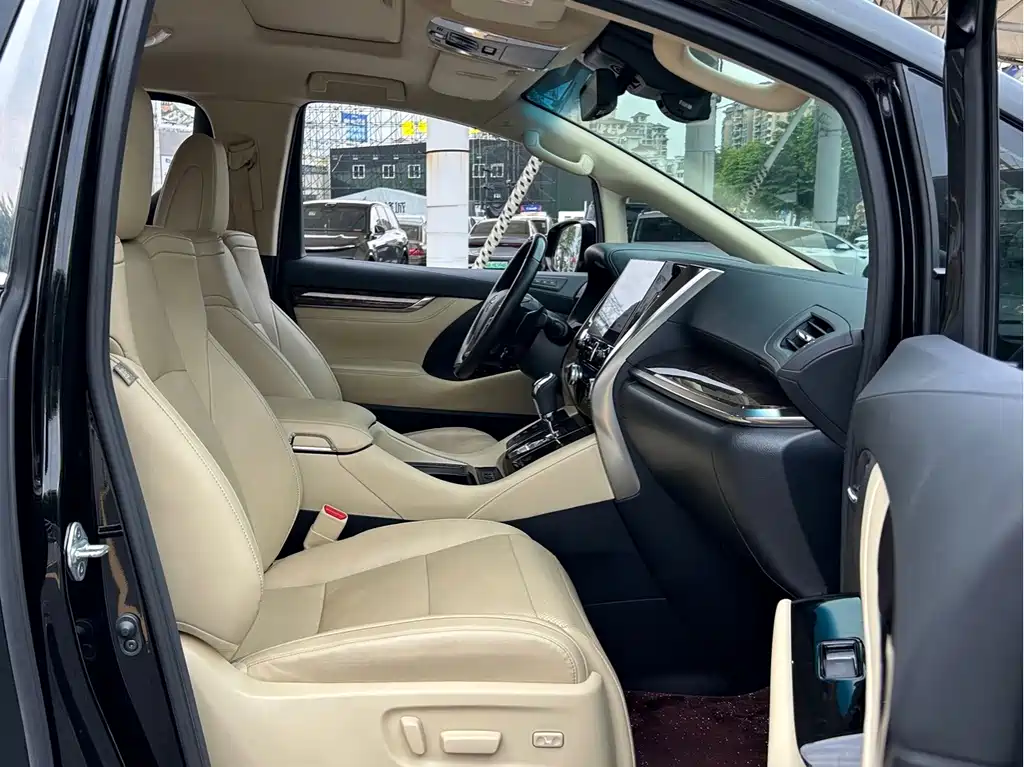 Toyota Alphard — миниатюра 14