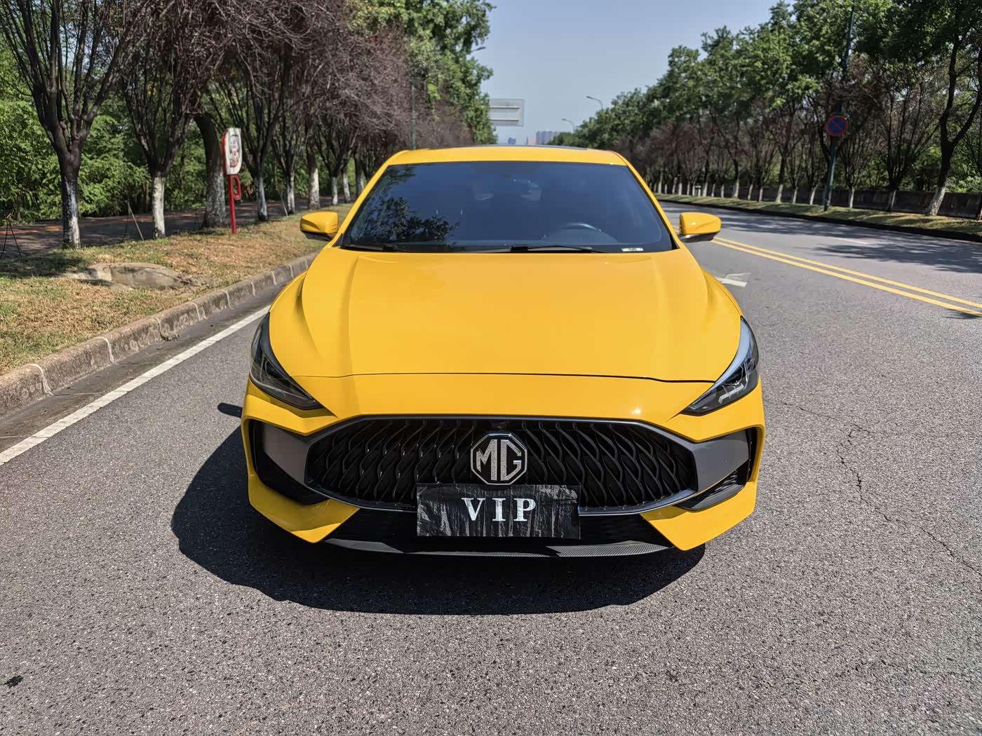 MG MG5 1.5 л 2024 г. желто-оранжевый, пробег 13000 км
