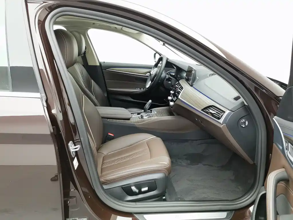 BMW 5 Series New Energy — миниатюра 23