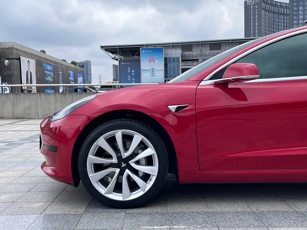 Tesla Model 3 — миниатюра 9