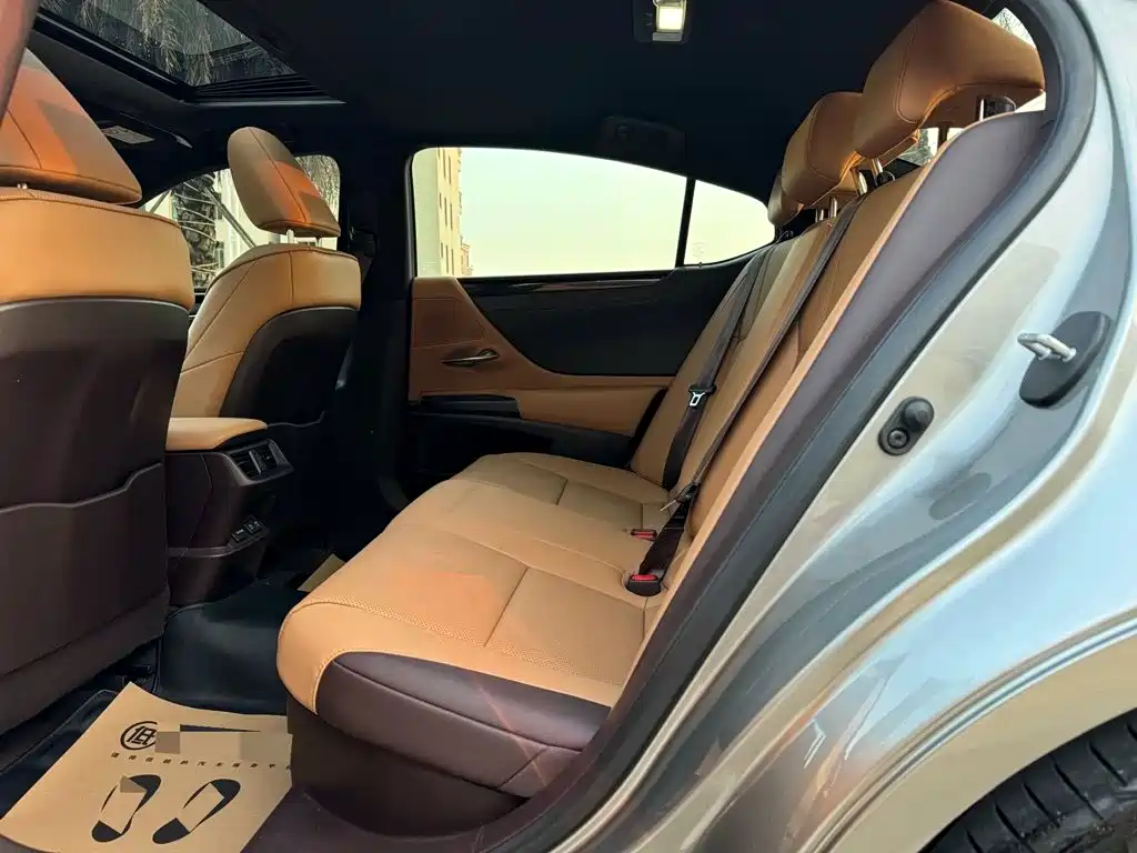 Lexus ES — миниатюра 8