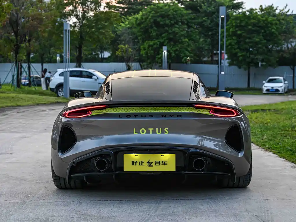 Lotus Emira — миниатюра 5