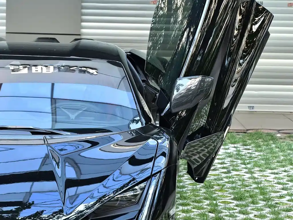 Lamborghini Revuelto — миниатюра 6