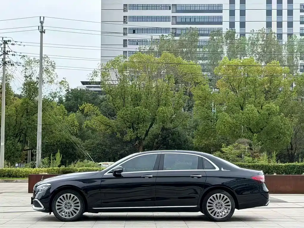 Mercedes-Benz E-Class — миниатюра 3