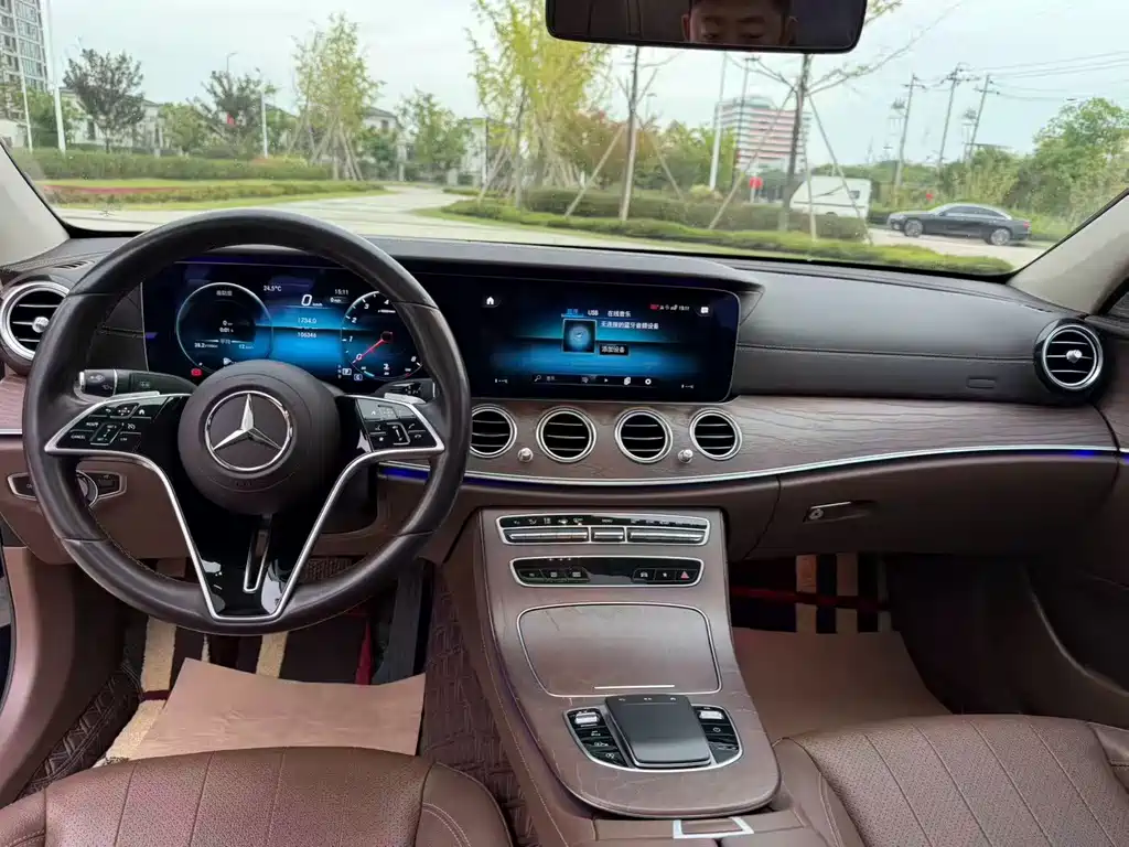 Mercedes-Benz E-Class — миниатюра 9