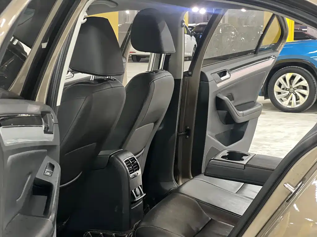 Volkswagen Sagitar — миниатюра 5
