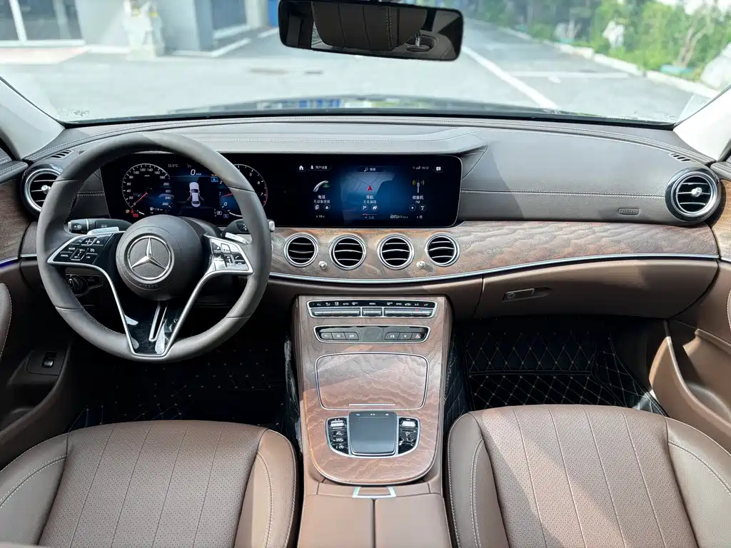 Mercedes-Benz E-Class — миниатюра 9