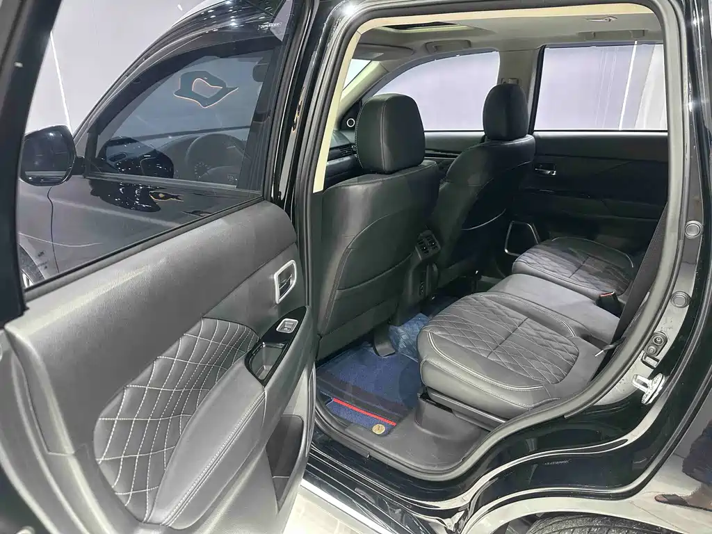 Mitsubishi Outlander — миниатюра 16