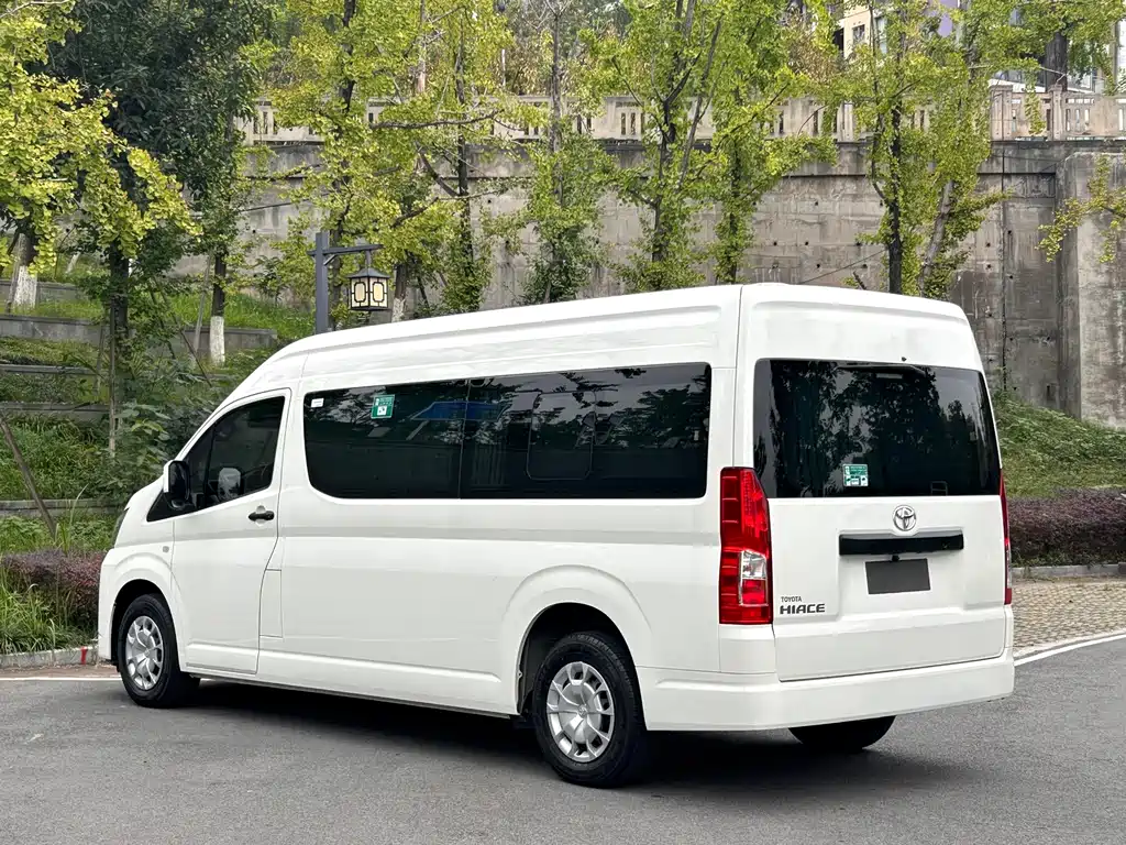 Toyota Hiace — миниатюра 14