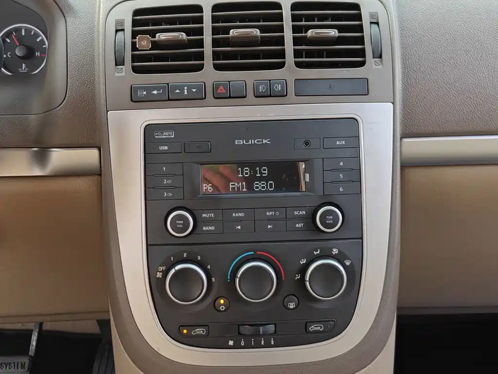 Buick GL8 — миниатюра 9