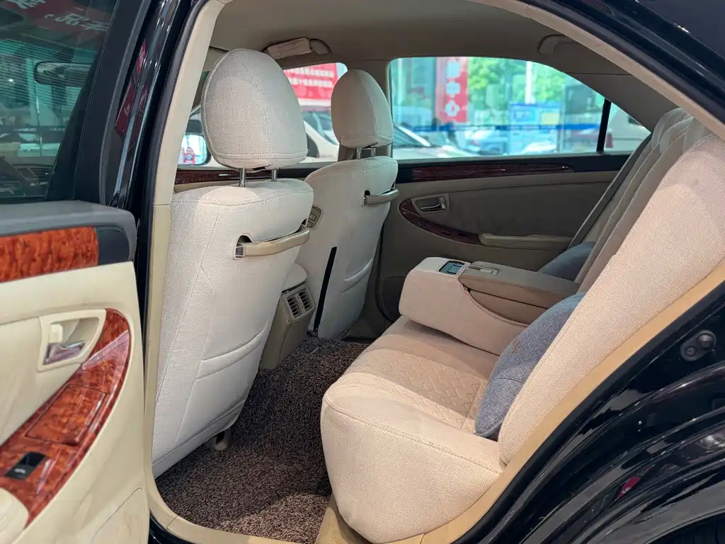 Toyota Crown — миниатюра 10