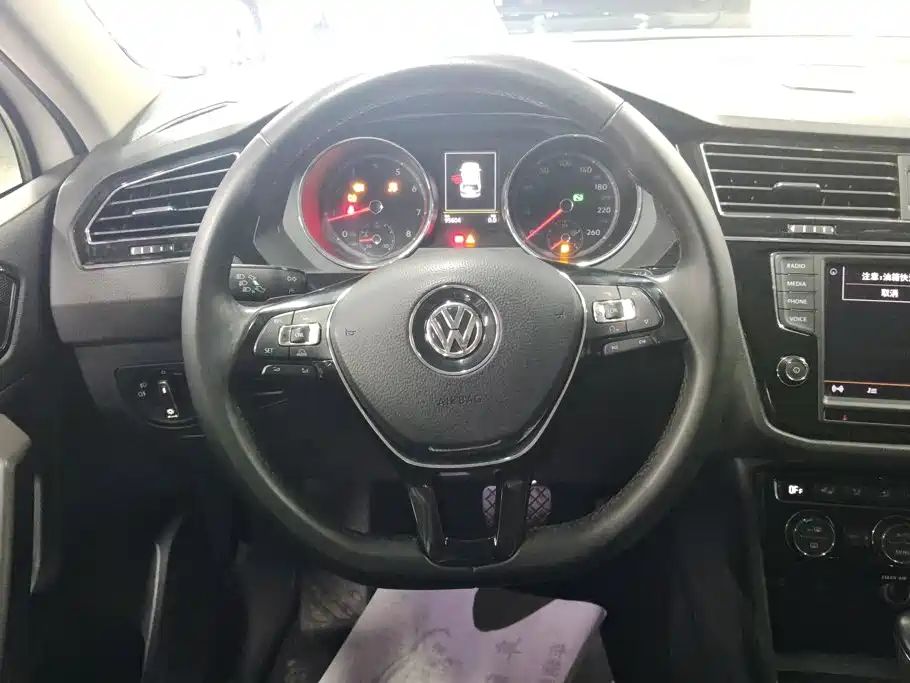 Volkswagen Tiguan L — миниатюра 15