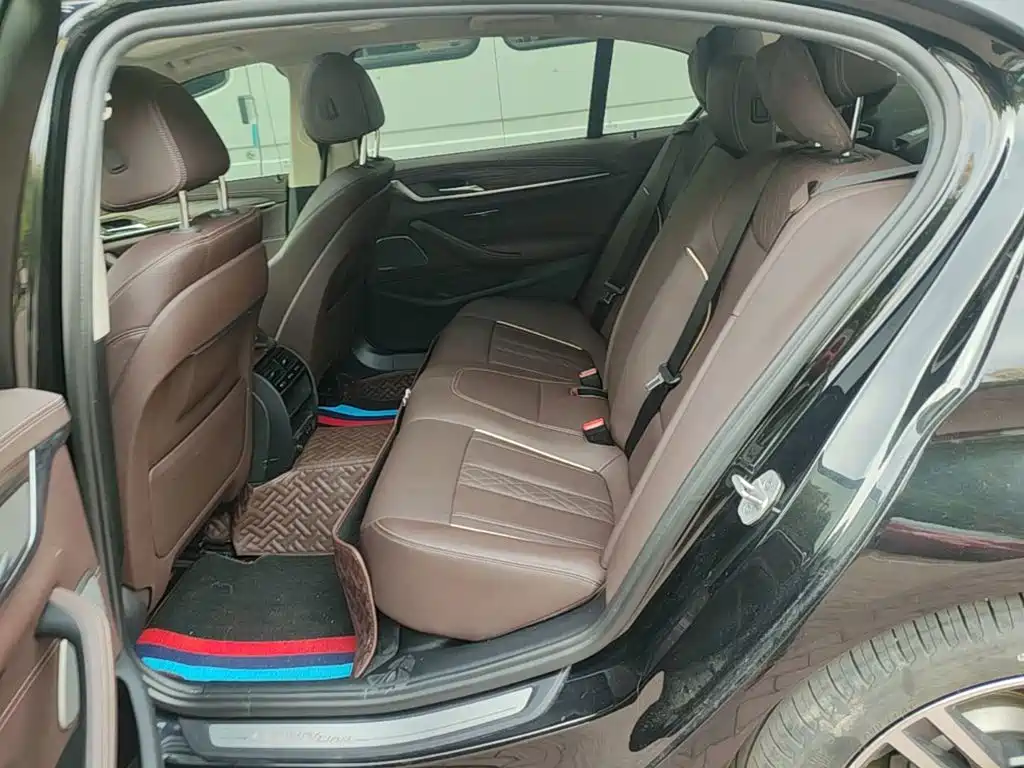 BMW 5 Series — миниатюра 17