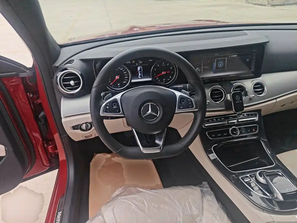 Mercedes-Benz E-Class — миниатюра 11