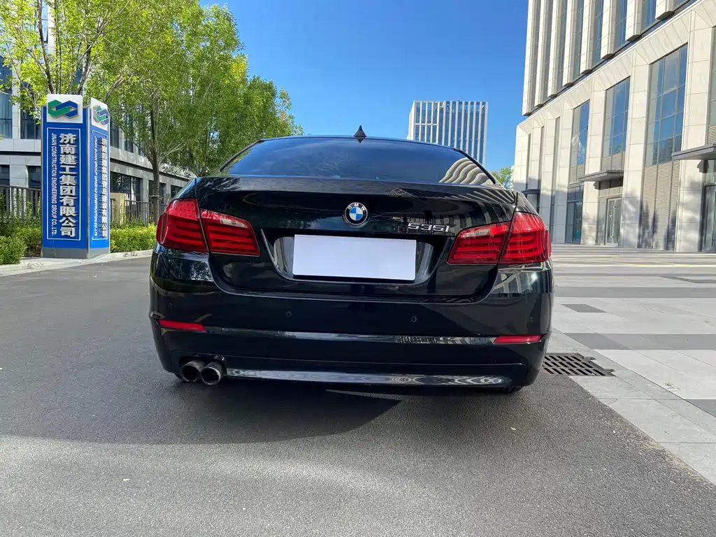 BMW 5 Series — миниатюра 4