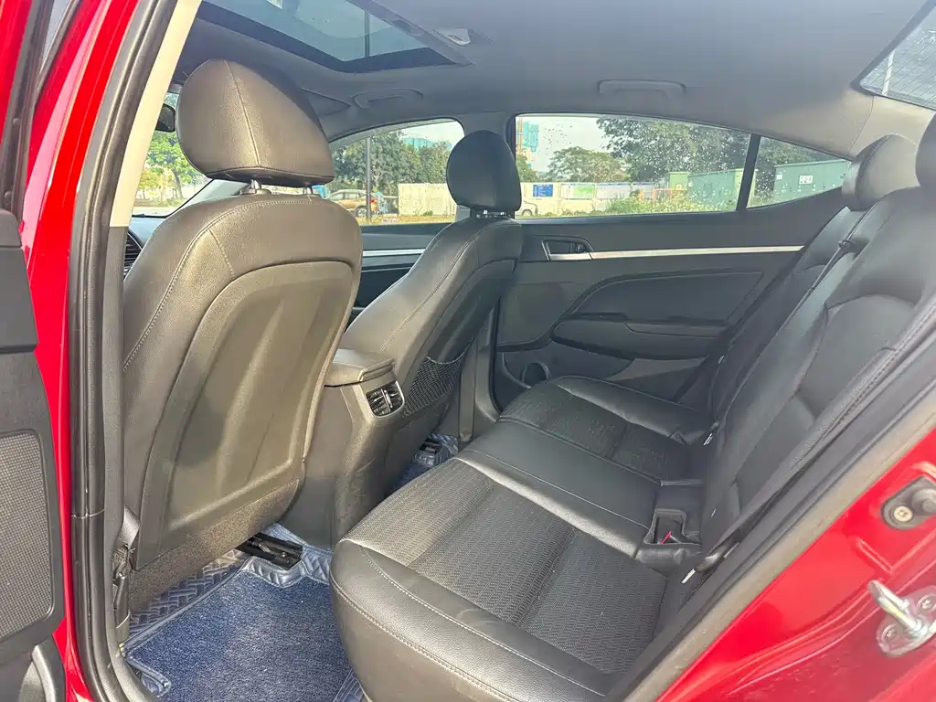 Hyundai Elantra — миниатюра 5