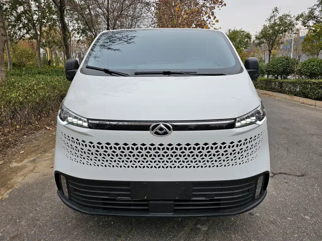 MAXUS V70 — миниатюра 2