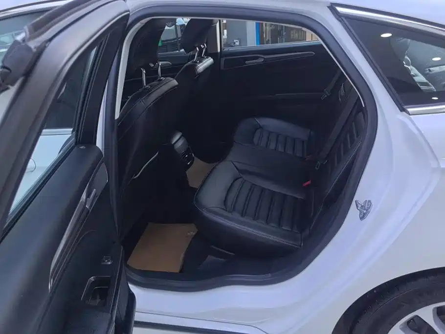 Ford Mondeo — миниатюра 11
