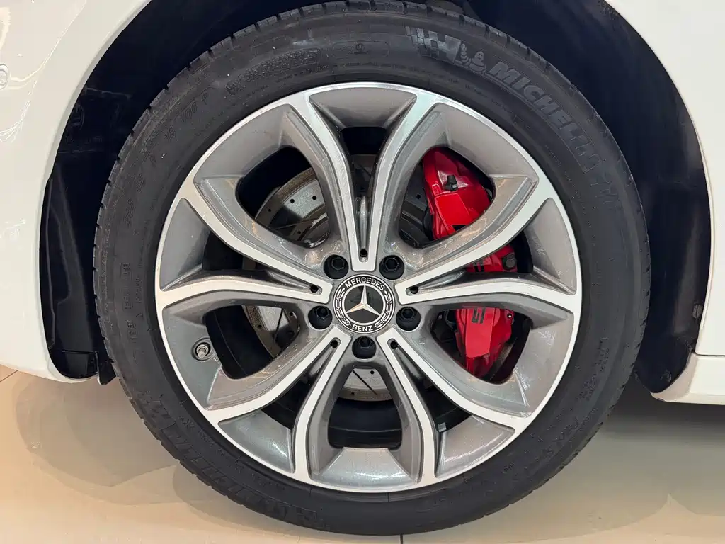 Mercedes-Benz E-Class — миниатюра 9