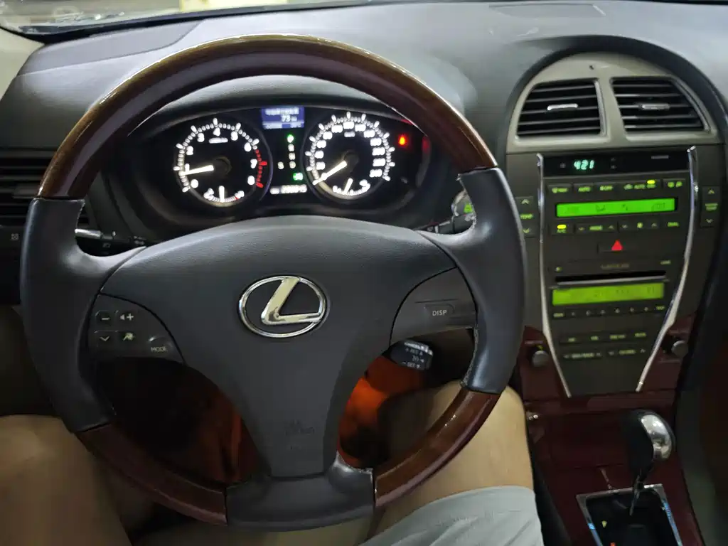 Lexus ES — миниатюра 14