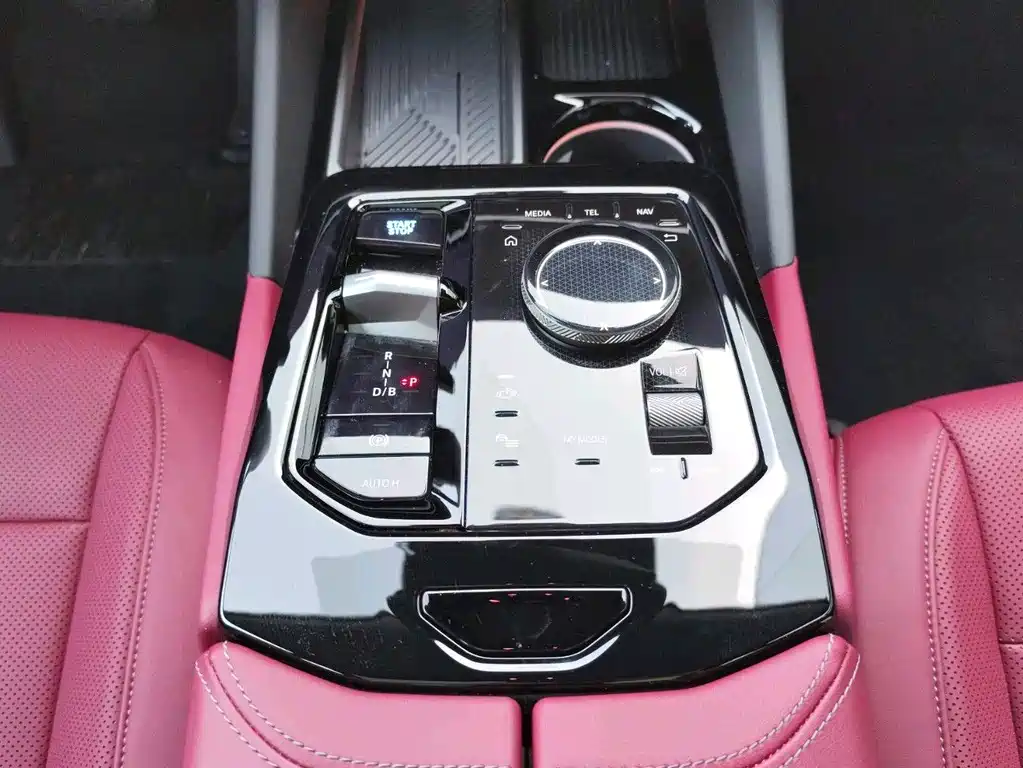 BMW i5 — миниатюра 10