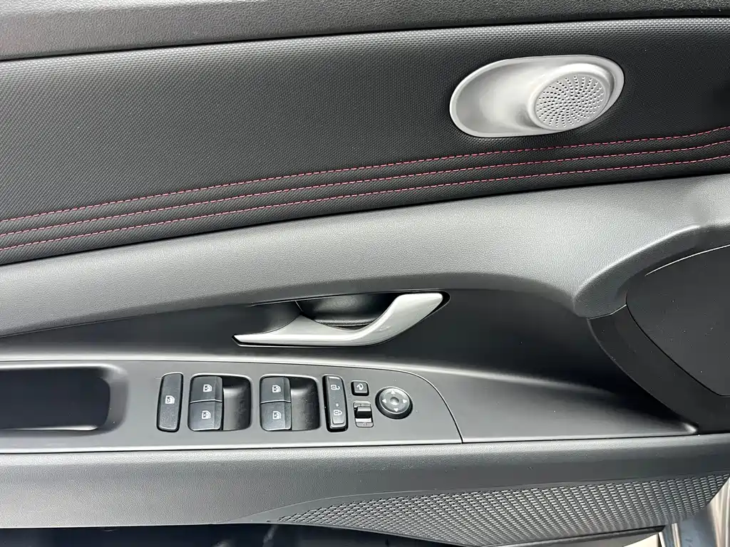 Hyundai Elantra — миниатюра 13