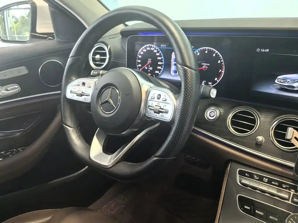 Mercedes-Benz E-Class — миниатюра 18