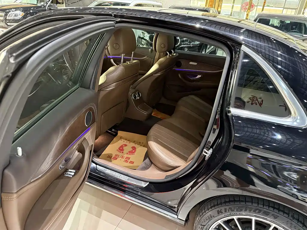 Mercedes-Benz E-Class — миниатюра 6