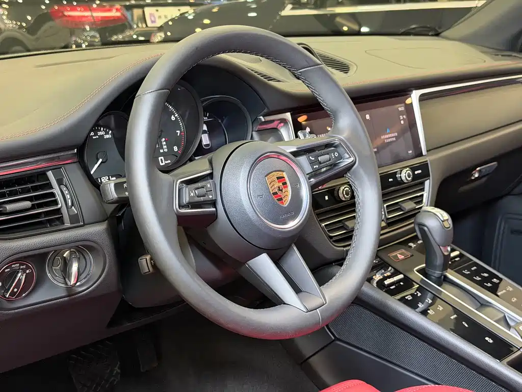 Porsche Macan — миниатюра 7