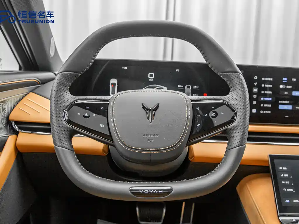 VOYAH LANTU CHASING LIGHT