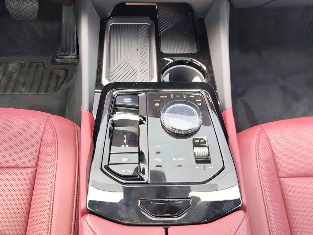 BMW i5 — миниатюра 13