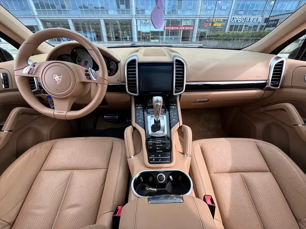 Porsche Cayenne — миниатюра 12