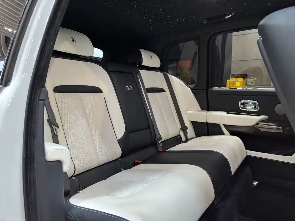 Rolls-Royce Cullinan — миниатюра 23