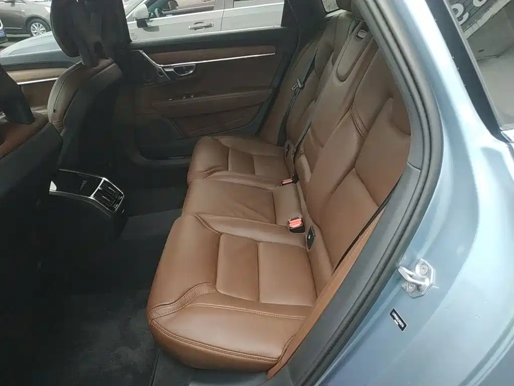 Volvo S90 — миниатюра 13