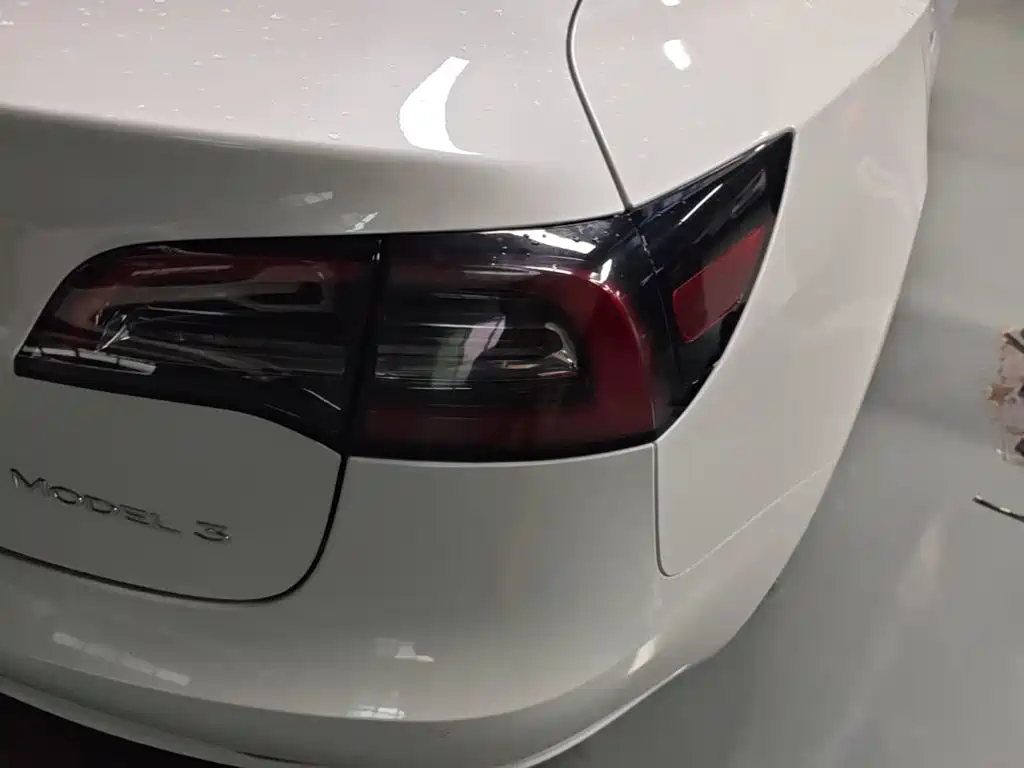 Tesla Model 3 — миниатюра 8