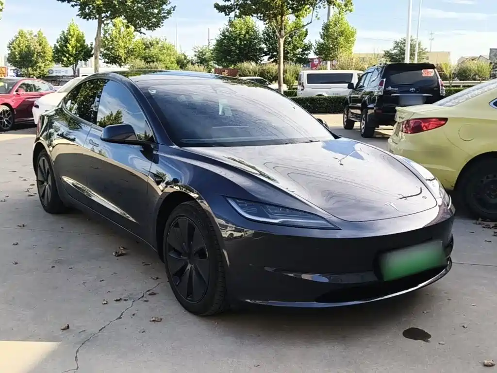 Tesla Model 3 — миниатюра 4
