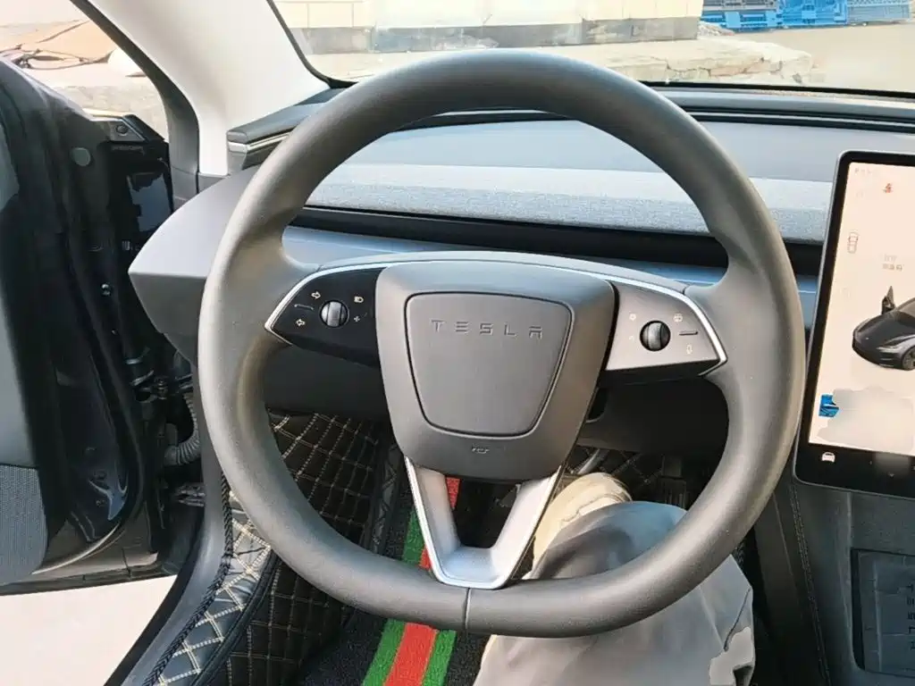Tesla Model 3 — миниатюра 11