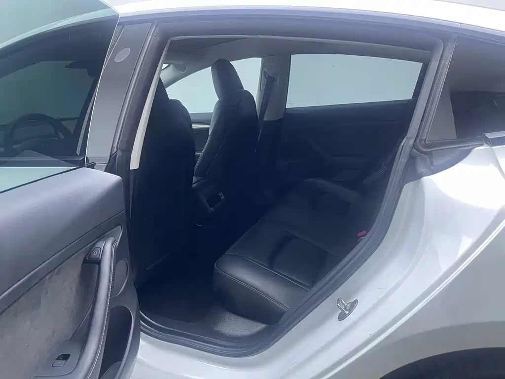 Tesla Model 3 — миниатюра 12