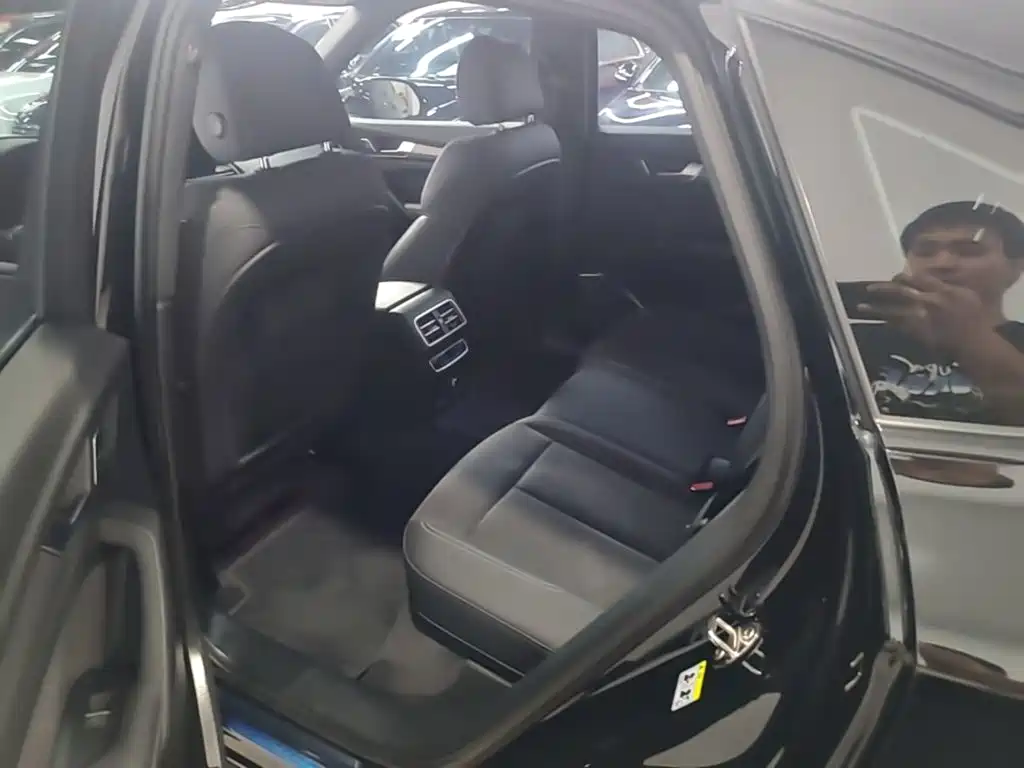 Audi Q5L Sportback — миниатюра 17