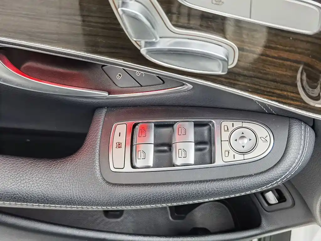 Mercedes-Benz GLC — миниатюра 9