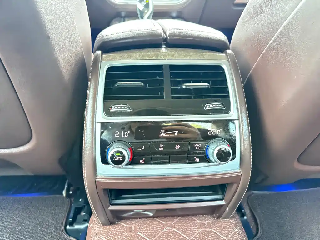BMW 7 Series — миниатюра 18