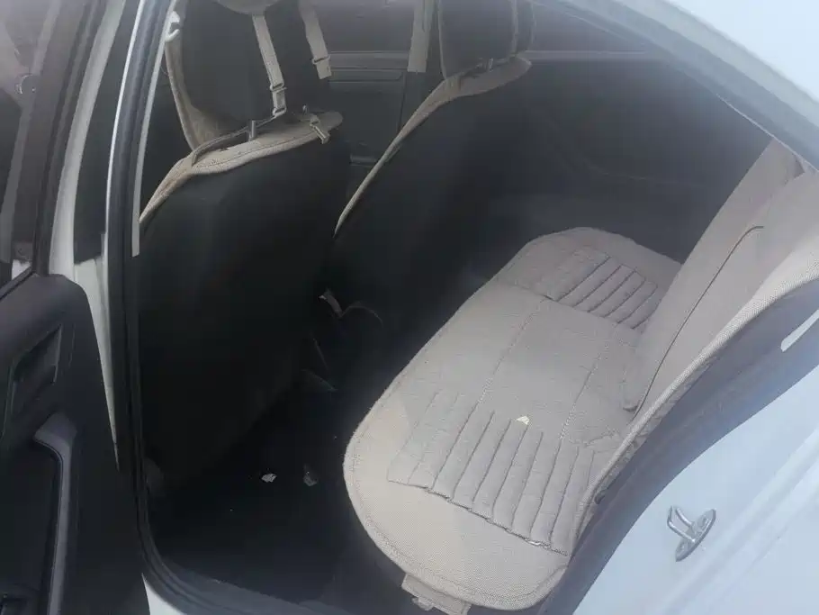 Volkswagen Jetta — миниатюра 11