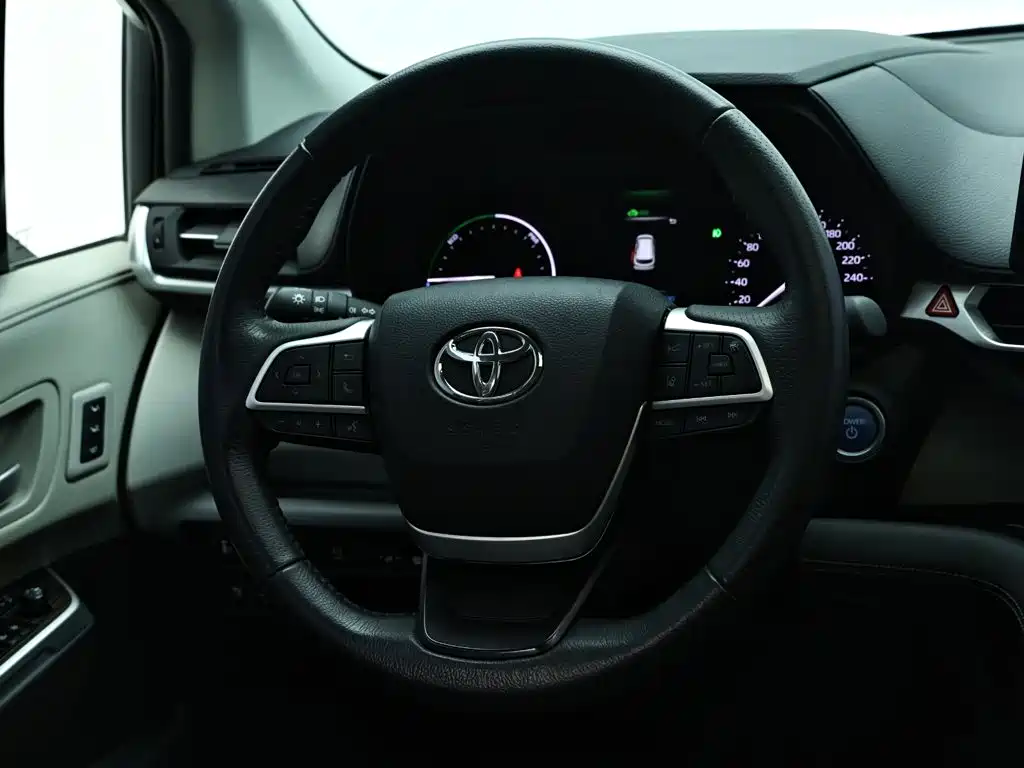 Toyota Granvia — миниатюра 16