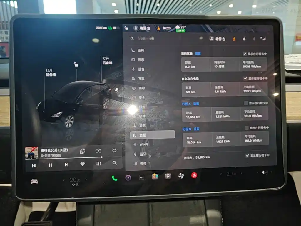 Tesla Model Y — миниатюра 13