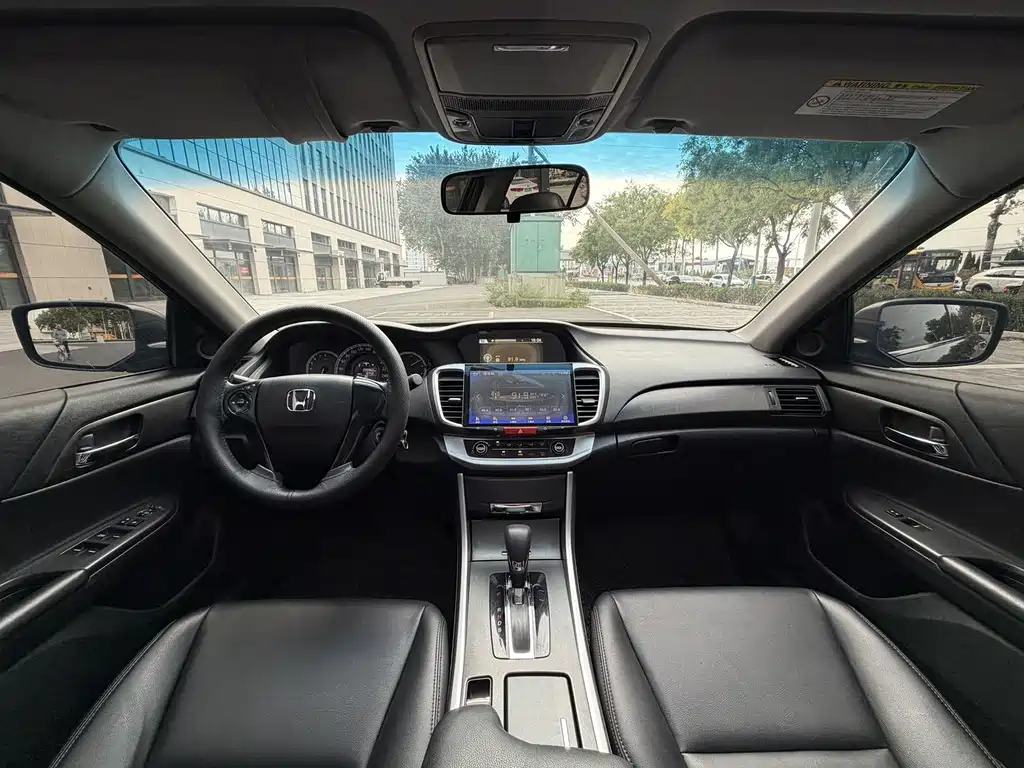 Honda Accord — миниатюра 9