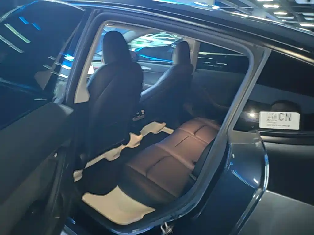 Tesla Model Y — миниатюра 17