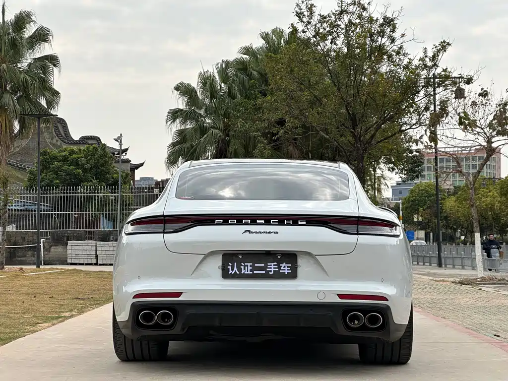 PORSCHE PANAMERA
